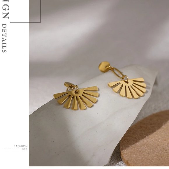 New 18K Gold Plated Geometric Earrings - Picture 3 of 7